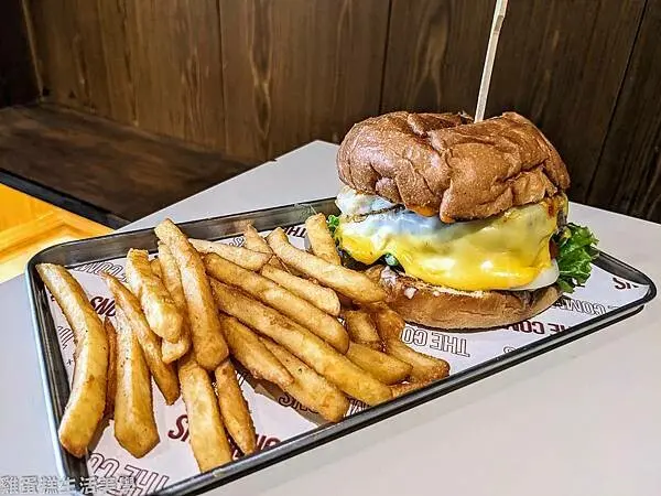 【新竹食記】眾議漢堡 - 濃濃炭香的漢堡肉，50元飲料無限暢飲