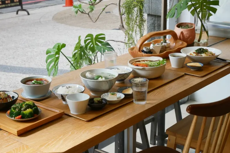 【好食分享】新竹竹北-叁參|自然好食,原型食物,鬧中取靜的文青系餐廳,鍋物、丼飯、鱘魚粥、烏龍麵