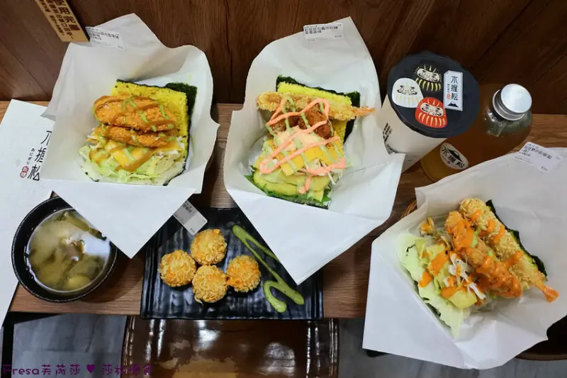 台中市北區台中飯糰【不握松飯糰】中友百貨附近美食.巨無霸雙色海陸大飯糰.豬排蝦排牡蠣雙蛋太霸氣│中國醫藥大學│一中