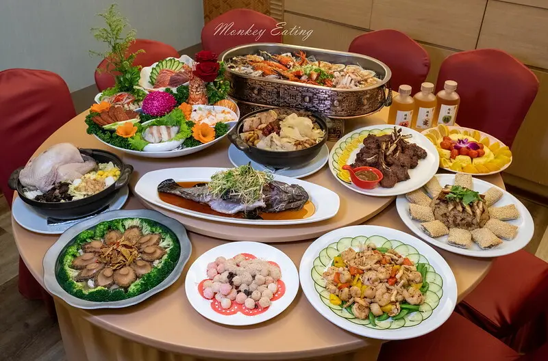 朝良辰婚宴會館｜台中婚宴場地推薦，超浮誇波龍什錦海鮮爐，獨立時尚宴會廳。圍爐年菜、喜酒桌宴、尾牙春酒、團體聚餐、活動包場