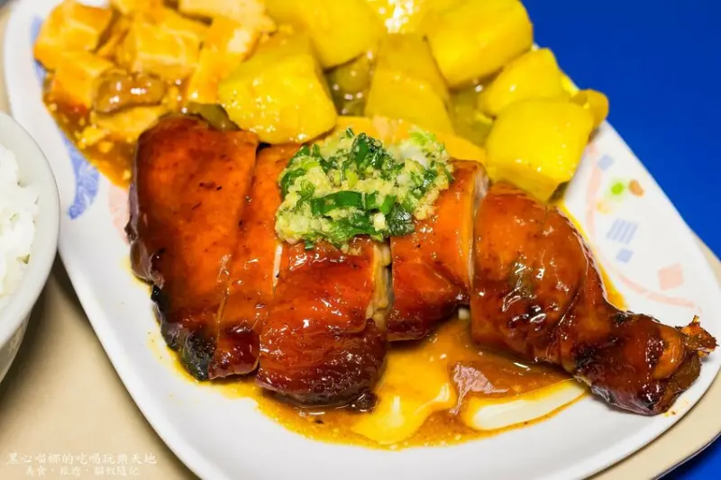 高雄苓雅︱詹記燒臘大排檔　香港老師傅經營，外皮薄脆油香、鴨肉軟嫩多汁的超好吃櫻桃燒鴨飯！