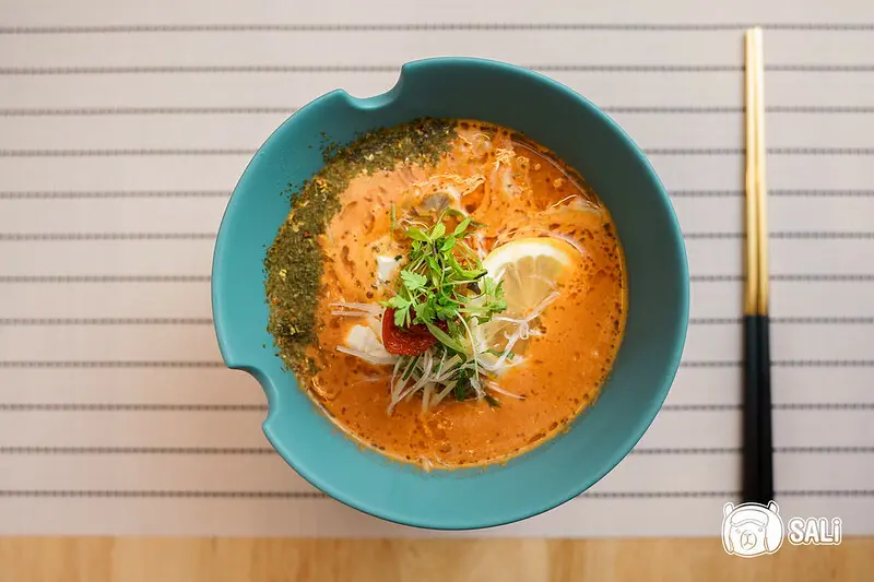 La’麺Knock Out｜台中拉麵新店！銀座 篝渡辺真伍 拉麵新品牌，結合法式料理手法，主打蝦蛤湯頭，滋味柔順飽滿，顛覆對日式拉麵想像