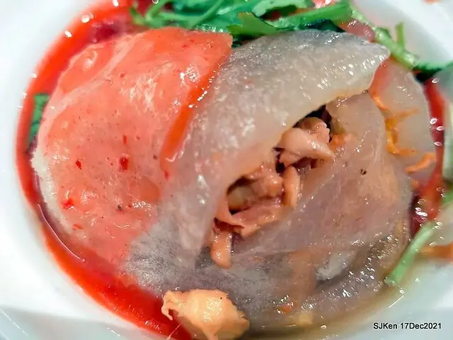  (萬華龍山寺美食)「川業艋舺百年新竹肉圓」』--- 古早味油炸肉圓、乾意麵與綜合羹，真材實料口感豐盛美味。