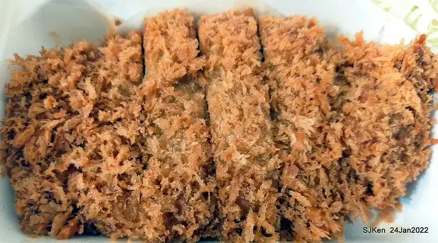 「靜岡勝政日式豬排南港環球店」--- 外帶香酥內軟的「伊比利黑豚厚切里肌豬排便當」，在家品嚐美味又安心! 