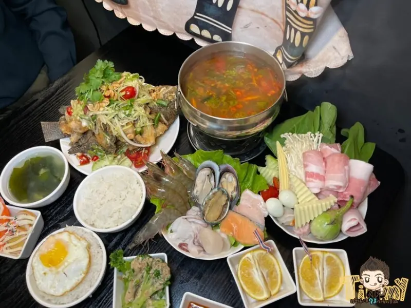 東門市場1132泰式料理。浮誇整尾炸魚山。超值冬蔭公海陸火鍋有蝦又有鮑魚！