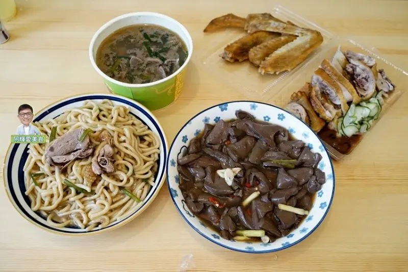 新竹|許二姊鴨肉麵。招牌鴨肉炒麵搭配老饕必點炒鴨血超級對味。北門街美食。營業時間地址菜單