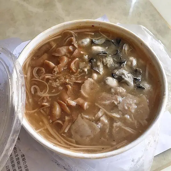 阿鎂麵線/美味好吃的大腸蚵仔肉羹麵線！台北北投唭哩岸銅板美食推薦
