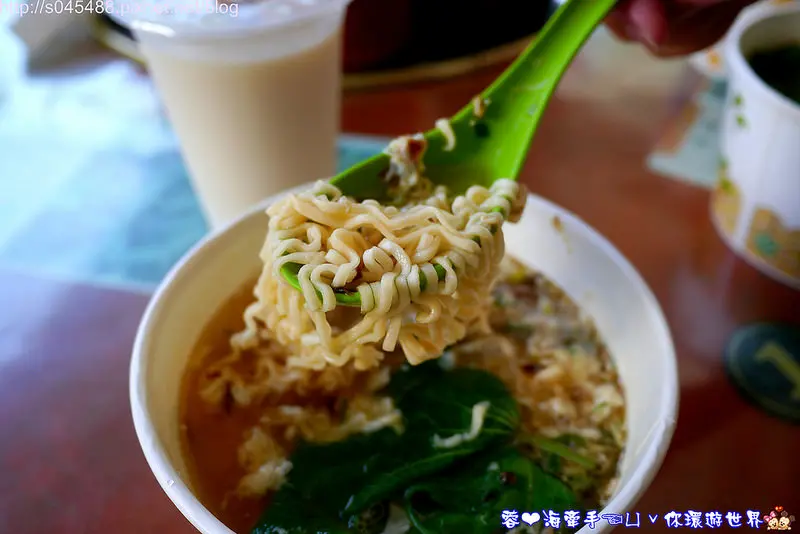 【花蓮美食】黎明紅茶♥大老遠就為了這碗泡麵，真的太美味了!!