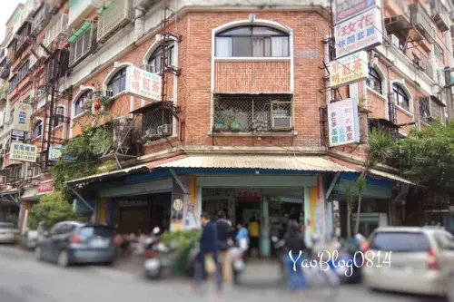 【花蓮市│食記】黎明紅茶＊古早味的蛋餅超美味！杏仁紅茶必喝！