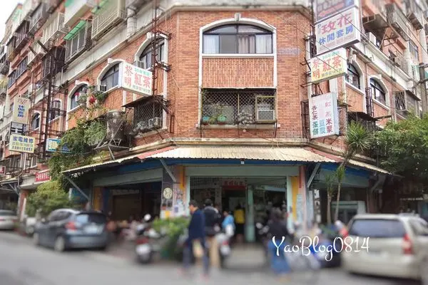 【花蓮市│食記】黎明紅茶＊古早味的蛋餅超美味！杏仁紅茶必喝！