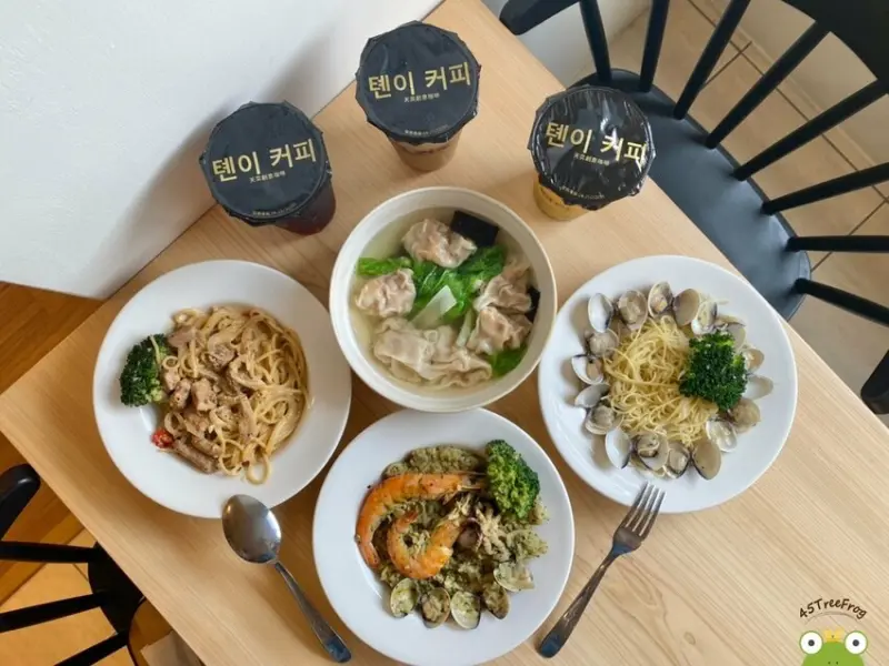 【美食週報EP64】台中美食．天奕創意料理咖啡｜豐原最新平價複合式聚餐選擇，有義大利麵.溫州大餛飩.私宅雞蛋糕｜豐原醫院/豐原大道附近親子餐廳美食推薦