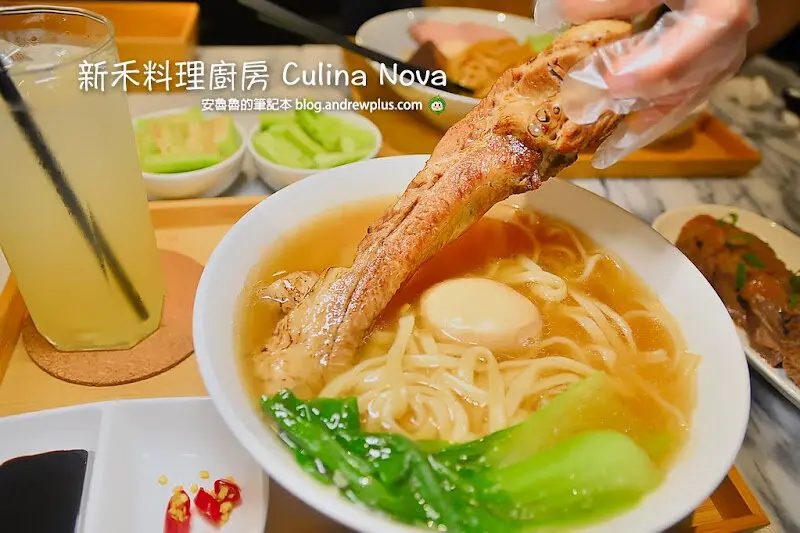 爽啃大根肋排新加坡風味肉骨茶,必點蒜香炙燒肉骨茶麵