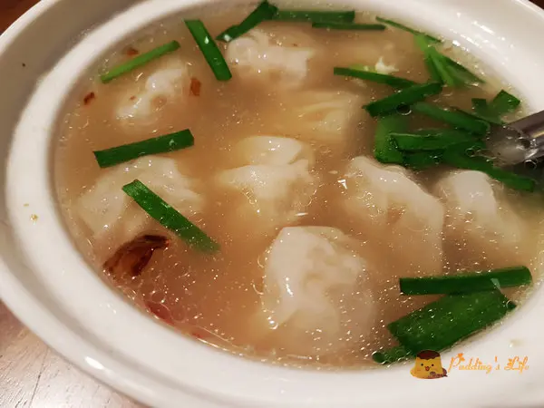 【新北美食】板橋-黃石市場老麵攤開了新店面《老曹餛飩》七星級噶瑪蘭黑豚內餡