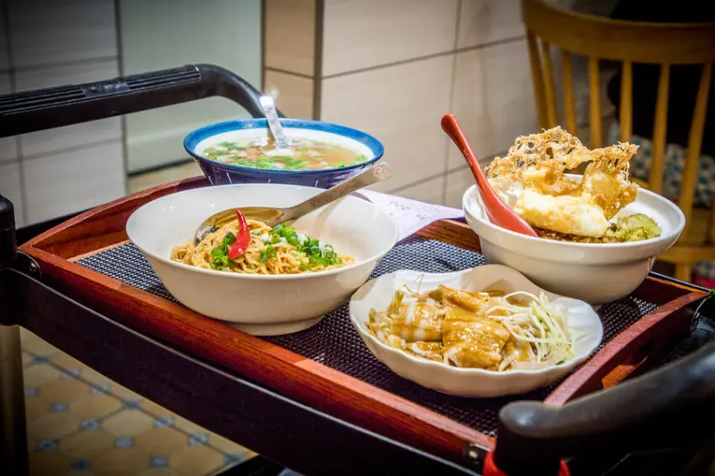 宜蘭縣羅東鎮上品佑食堂｜傳承40年老味道在地最強小吃店！必點半熟炸蛋魯肉飯