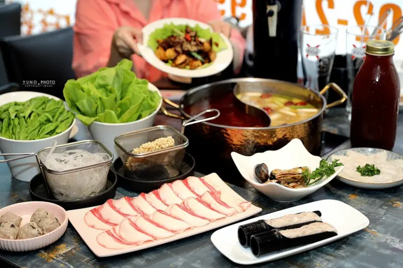 CP值爆表！780雙人海陸特餐副食吃到飽 老饕激推噴火三寶 黃牛胸肉