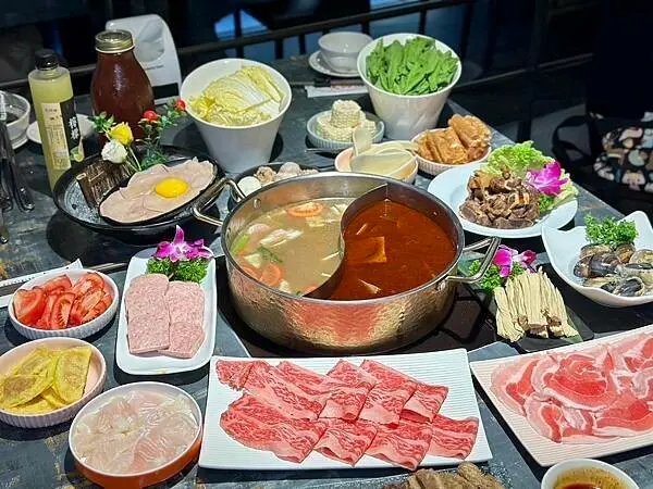 台北市松山區[台北美食] 老撈麻辣火鍋鴛鴦火鍋 中藥川式麻辣鍋 黃仁勳美食地圖 #松山區南京復興小巨蛋站美食 @蛋寶趴趴g