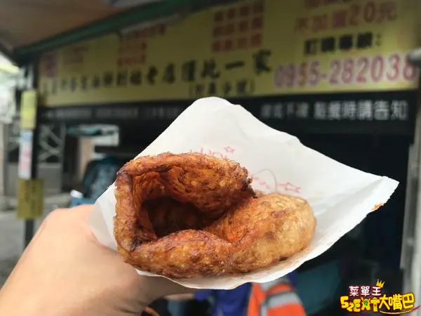 花蓮市美食蔥油餅》老牌炸蛋蔥油餅菜單價位大公開～在地一甲子的經典美味小吃！推薦 炸彈蔥油餅。