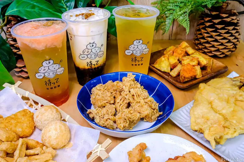 啾ㄠˊ炸雞放大版雞米花香酥又軟嫩，脆皮雞排加台南肉粽、薯條、古早味紅茶只要百元！