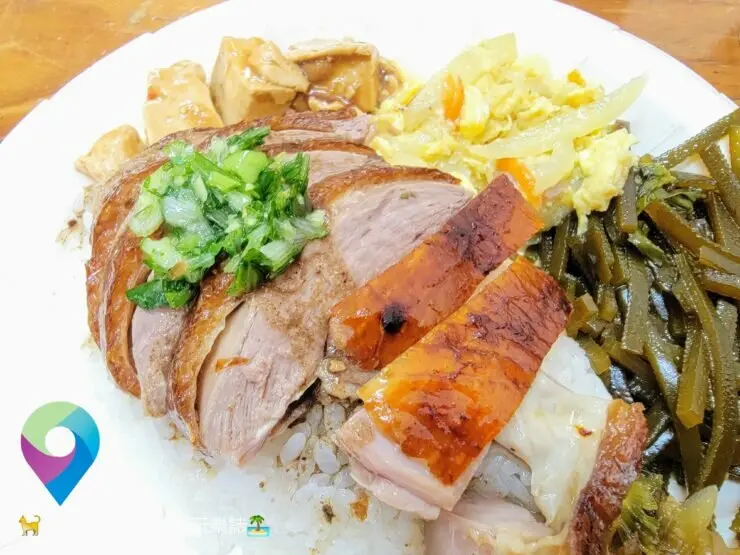 [食]花蓮  嘉禾瑞穗便當 鮮嫩美味可口的燒臘及傳統的木盒便當 兩種滋味 任君挑選 還有汽水及湯可無限暢飲喔~