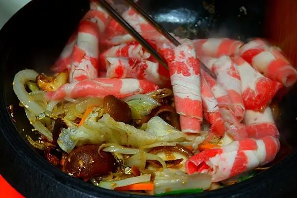 【台中 西區美食推薦】食藝石頭火鍋