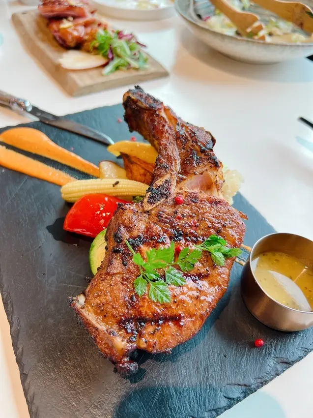 台北美食/林口 浮島展悅咖啡 戰斧豬排/法式小羊排/麻糬鬆餅