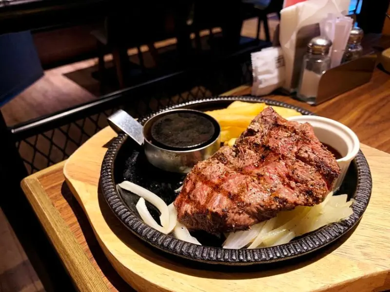 橫濱牛排，超值自助吧！搭主餐用心又美味！微風南京美食