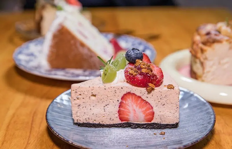 【基隆仁愛市場美食地圖之二】微㐂.微喜微甜微微幸福.草莓的生乳酪.蘋果肉桂奶酥巴斯克.巴斯克乳酪抹茶奶酥