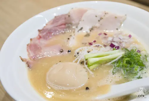 富察家 Fuca hala｜台北信義永春食記｜熱騰騰新開幕的濃雞湯拉麵，永春好吃拉麵推薦 - 卡爾茗 C.L.M.