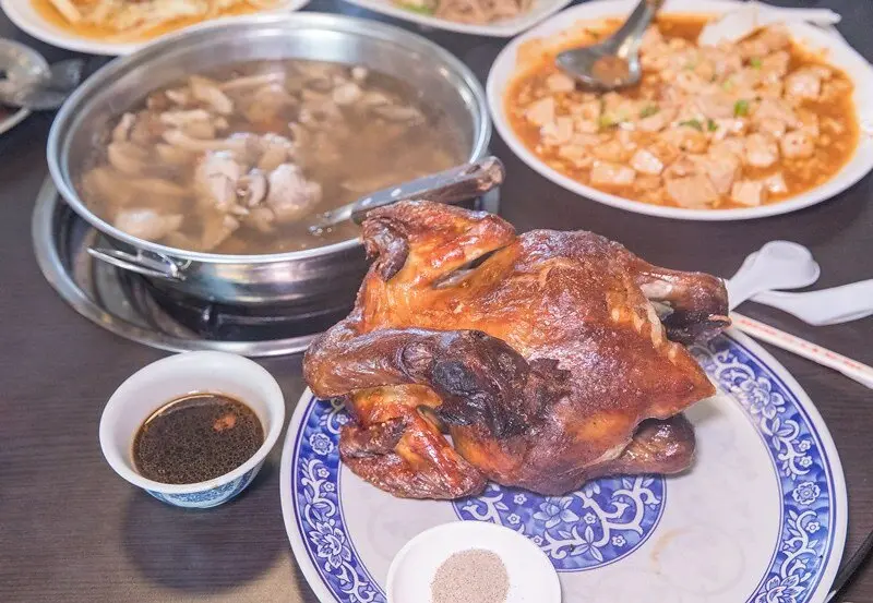 【雲林-古坑美食】閣樓 桶窯雞.原來古坑除了咖啡.柳丁.還有桶窯雞