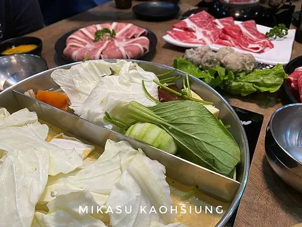 ∥高雄/食．鼓山∥上官木桶鍋 高雄裕誠店 ๑吃多少自己選！肉食主義必吃特色火鍋鍋底