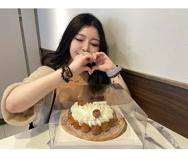 [台北千層開箱] 時飴approprie 仁愛圓環旗艦店 聖多諾黑字母千層蛋糕 滿滿脆皮小泡芙 搭配千層 滿滿扎實感 開箱超夢幻千層蛋糕 可客製化蛋糕