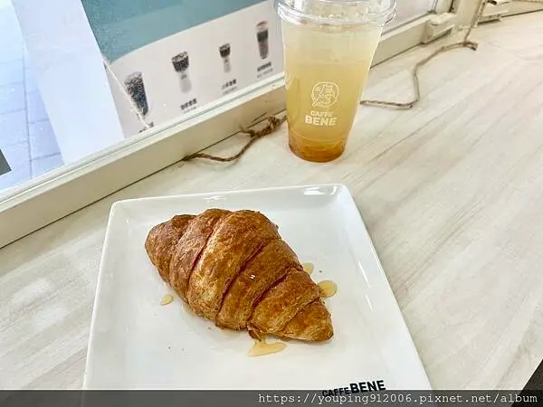 新北中和區｜咖啡伴 CAFFEBENE 宜安門市，體驗首爾在地的早午餐，鹹甜口味應有盡有的新選擇可頌鬆餅棒(附菜單)！