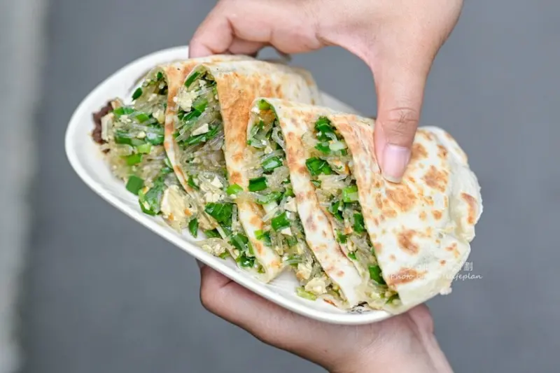 健康麵食！不加一滴油乾烙手工麵餅舖銅板美食可內用有冷氣吹@女子的休假計劃