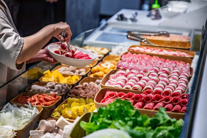 柒柒石頭火鍋｜CP值突破天際！只要$369整櫃肉類、蔬菜、牛丼無限吃到飽