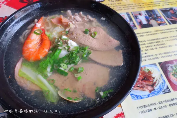餓勢力精緻麵食｜隱身於市場的花蓮在地小吃！海鮮甜美超好吃，豬肝新鮮口感有夠粉嫩超難忘～