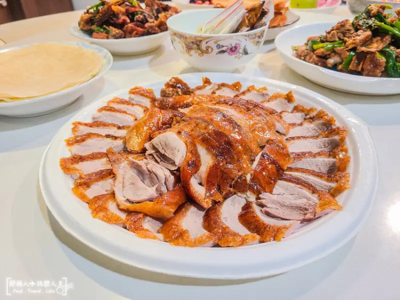 員林最多人推薦的烤鴨，餐桌上的秒殺美食～