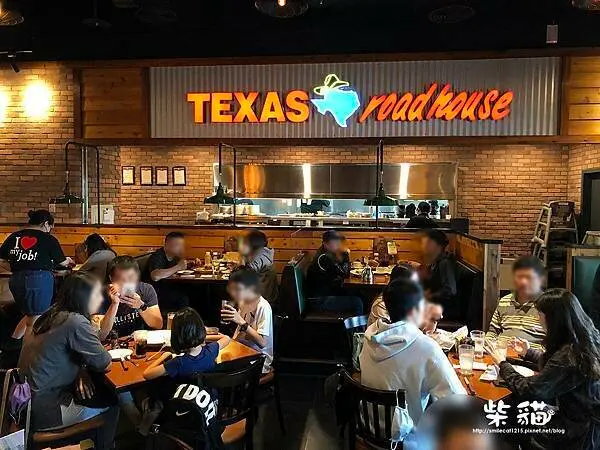 【桃園】Texas Roadhouse德州鮮切牛排｜大口吃火烤美味(含菜單)｜柴貓趴趴走