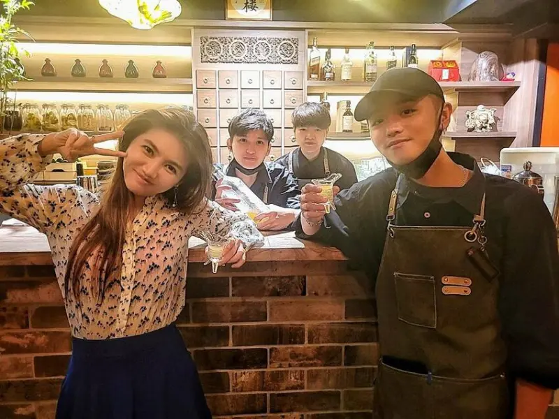 【松山美食】【松山餐酒館】青樓中餐館─創意菜系，帝王享受（菜單）歡唱包廂【台北美食】【特色調酒】【川菜】【粵菜】聚餐推薦