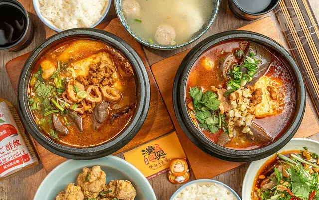 【湊臭麻辣鴨血臭豆腐】捷運江子翠站美食！板橋麻辣小吃～麻辣鴨血臭豆腐宵夜場！