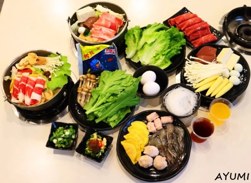 [台南安平小火鍋推薦]台南安平新店報報!!!!老昌臭臭鍋/大腸臭臭鍋/麻奶鍋牛肉/白飯&飲料無限供應