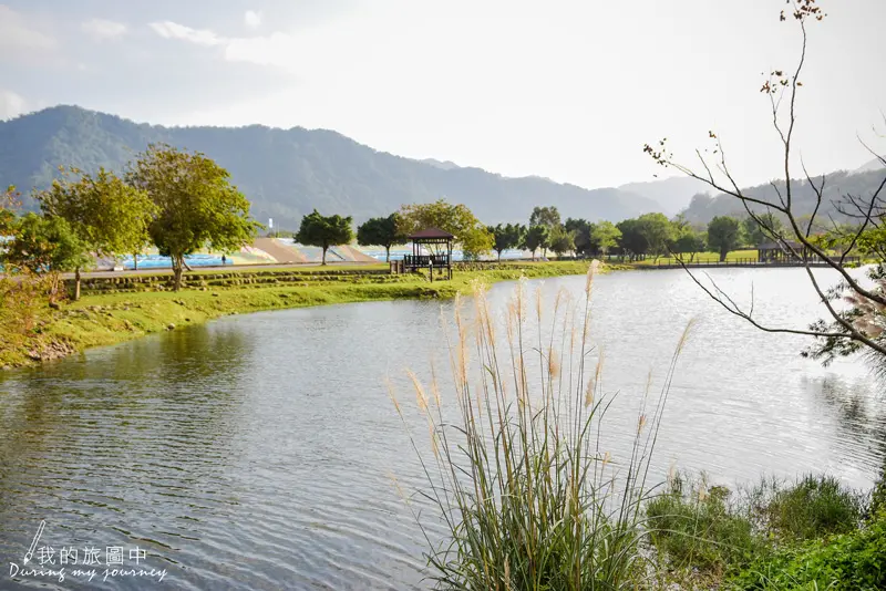 《桃園龍潭》三坑自然生態公園 眺望山巒優美湖畔風光、野餐私房景點