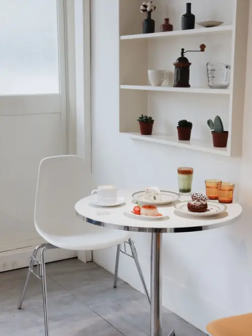 巷弄裡的公寓四樓竟然能隱藏著這麼美的咖啡廳。