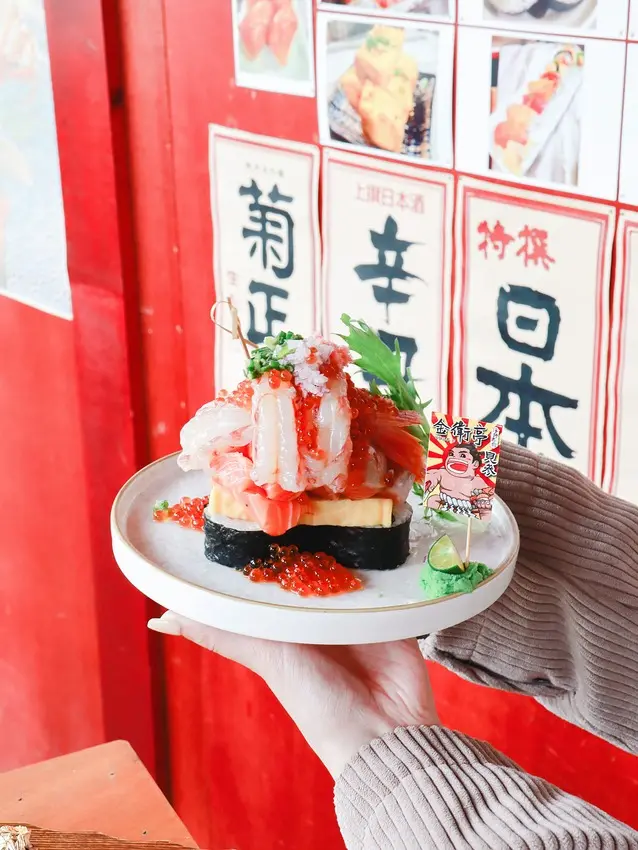 主打浮誇壽司，一整條「蒲燒鰻魚巨握」真的太吸睛！