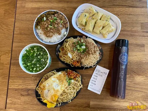 錢記早餐菜單價位大公開》2020重新開幕再遠也要去吃的獨特味道半熟蛋加炒麵～花蓮市必吃美食小吃早午餐推薦。