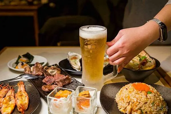 台北宵夜推薦-小燒肉，可以享用美味的晚餐，也可以呼朋引伴來小酌聊天，歡迎光臨小燒肉！