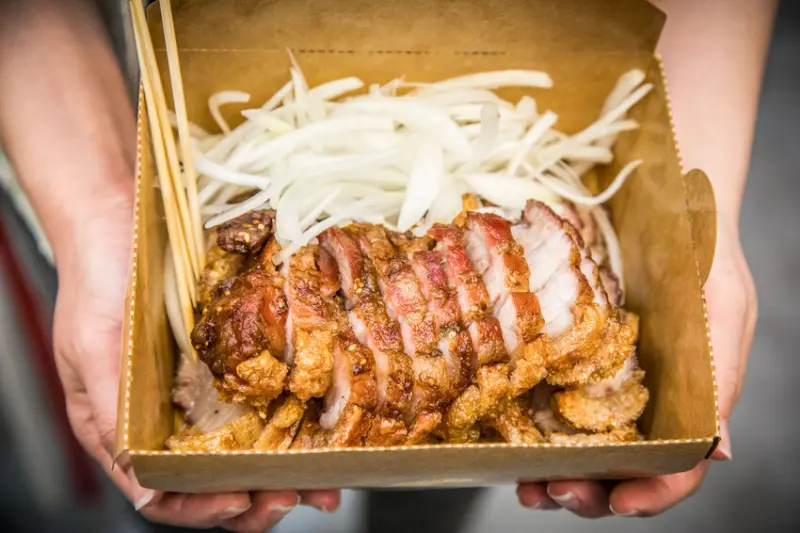 桃園市桃園區有利脆皮豬｜爆脆香酥有夠強啦！脆到無法無天的極品脆皮豬