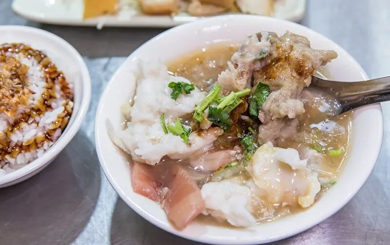 【吃翻華西街之三十五】劉記魷魚羹.華西街生力軍.綜合魚羹.豬油拌飯.厚切鯊魚煙