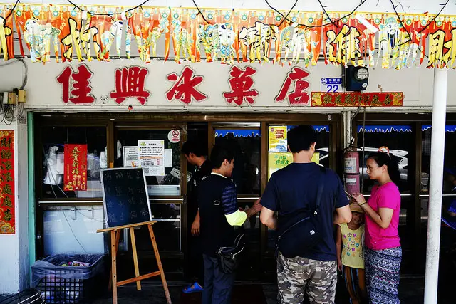 【台灣，花蓮，新城】佳興冰果室(jiaxing icy and fruit punches shop)不只檸檬汁好喝，還有食物也美味。(什錦麵、薑絲大腸、白斬雞)