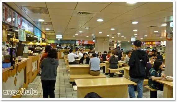 眾多平價道地的異國料理，就在西湖市場2樓美食廣場