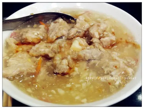 【宜蘭】人氣排隊小吃。外地人瘋美食，不管平日假日都在排隊的「北門蒜味肉羹」想吃需要有相當的耐性+毅力啊!!!